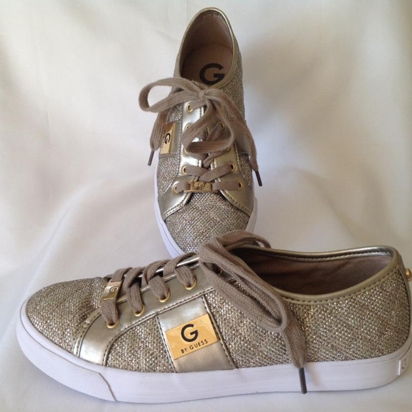 💲SALE💲 Host Pick!!  Guess Gold Quilted Lace Up Backer Sneakers Sz 8.5 - Picture 8 of 8